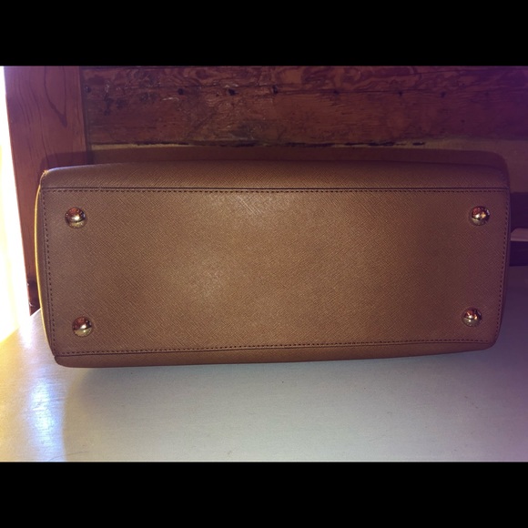 Large Michael Kors purse - Picture 5 of 5